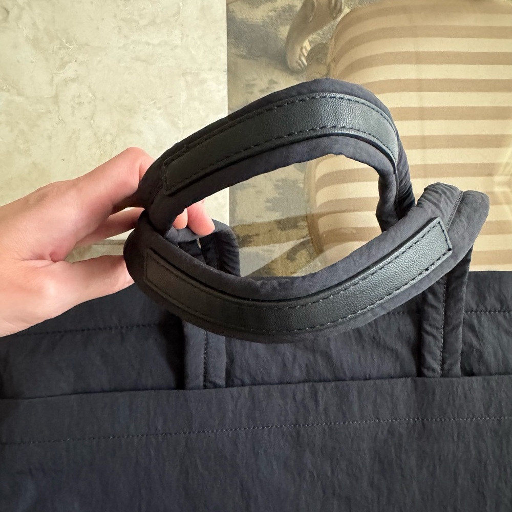lululemon athletica On My Level Tote Large - Picture 7 of 17